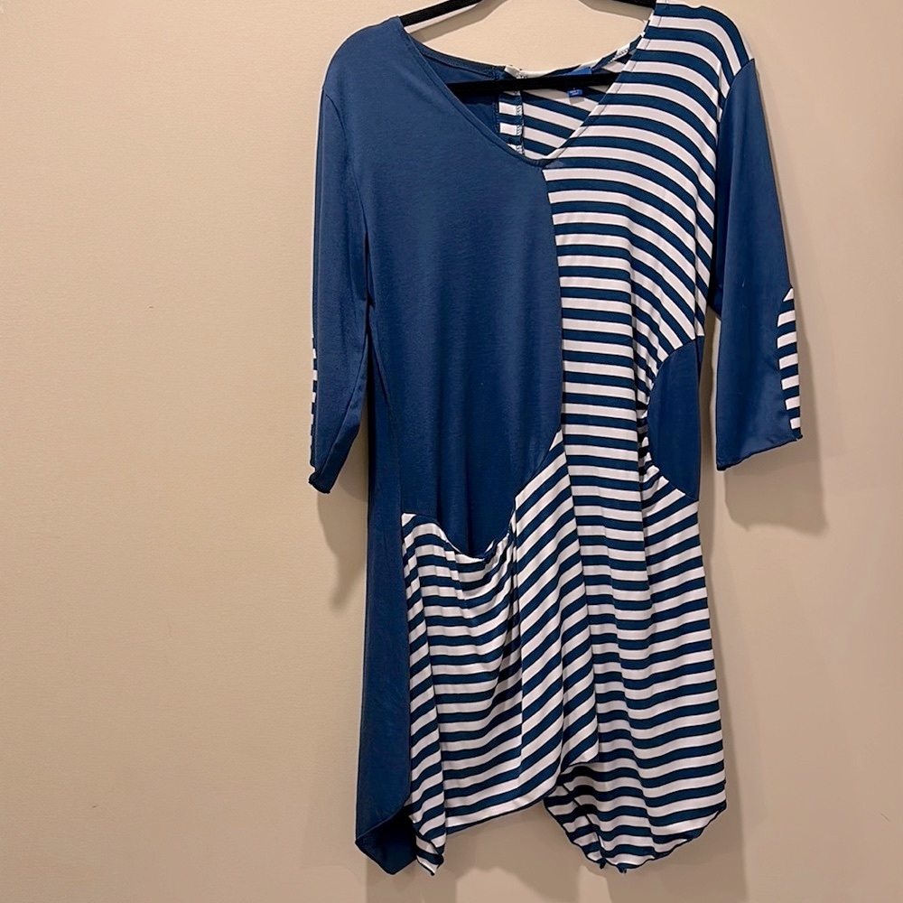 Aster by Firmiana 3/4 Sleeve Abstract Stripes Side Pocket Tunic